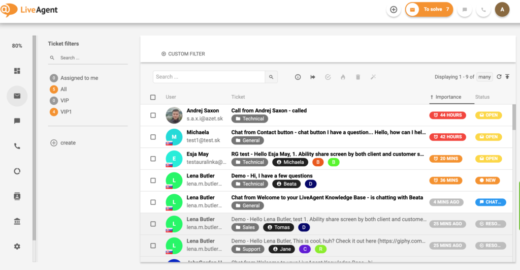 Prezentare generală a interfeței de ticketing în LiveAgent.
