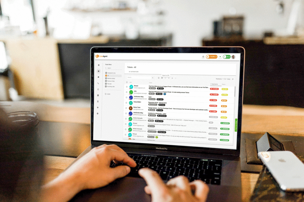 Inbox universal LiveAgent pe ecranul computerului
