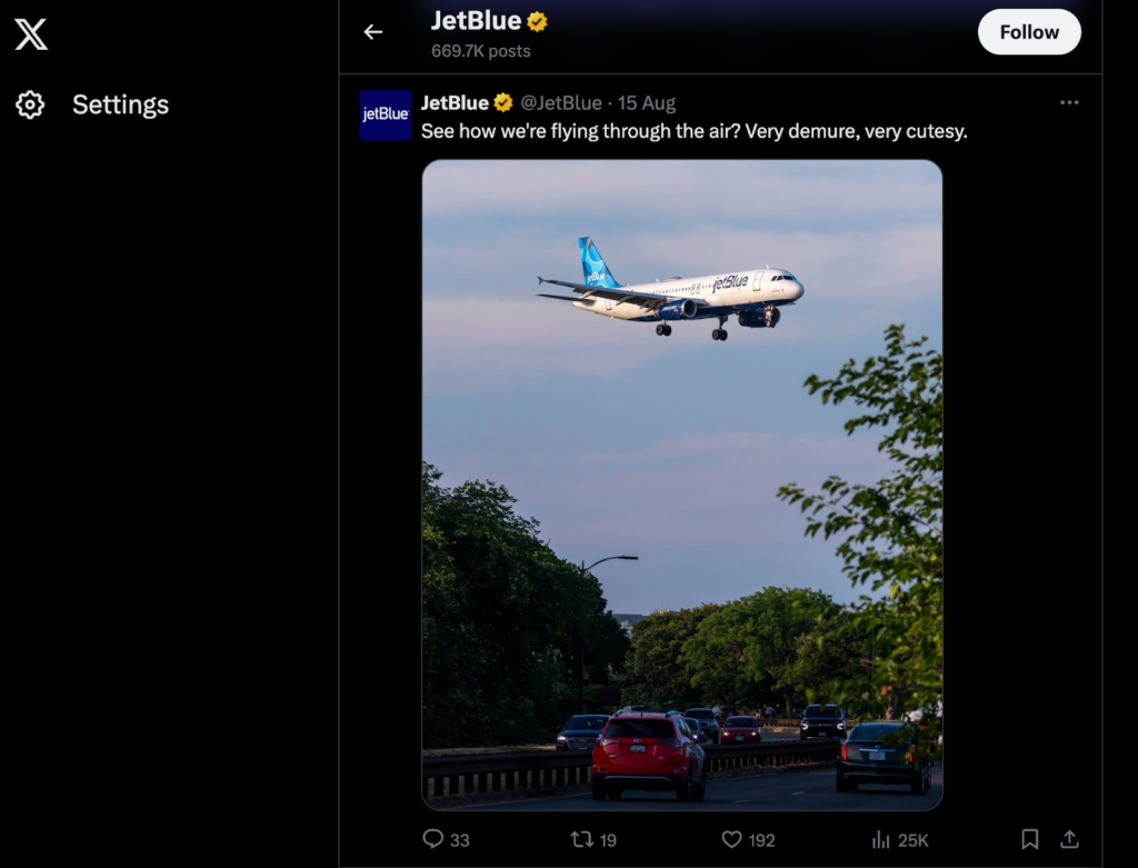 Captură de ecran a uneia dintre postările JetBlue pe social media referindu-se la o frază recent virală