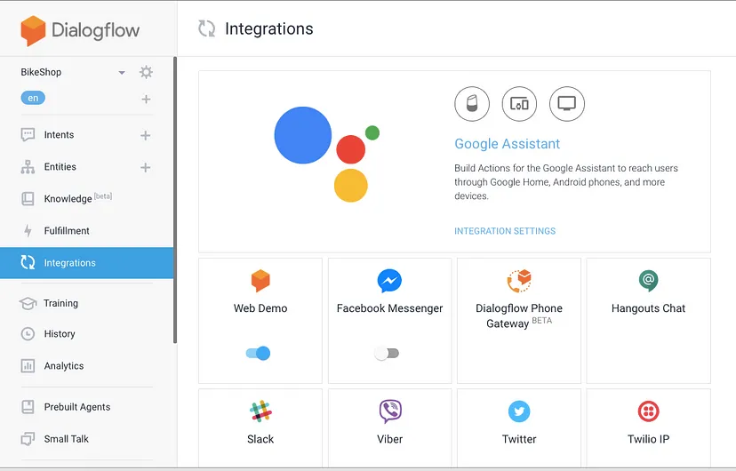 Interfața Dialogflow care arată secțiunea 'Integrări' cu Google Assistant și diverse opțiuni de platformă de mesagerie, cum ar fi Facebook Messenger, Slack și Twitter.