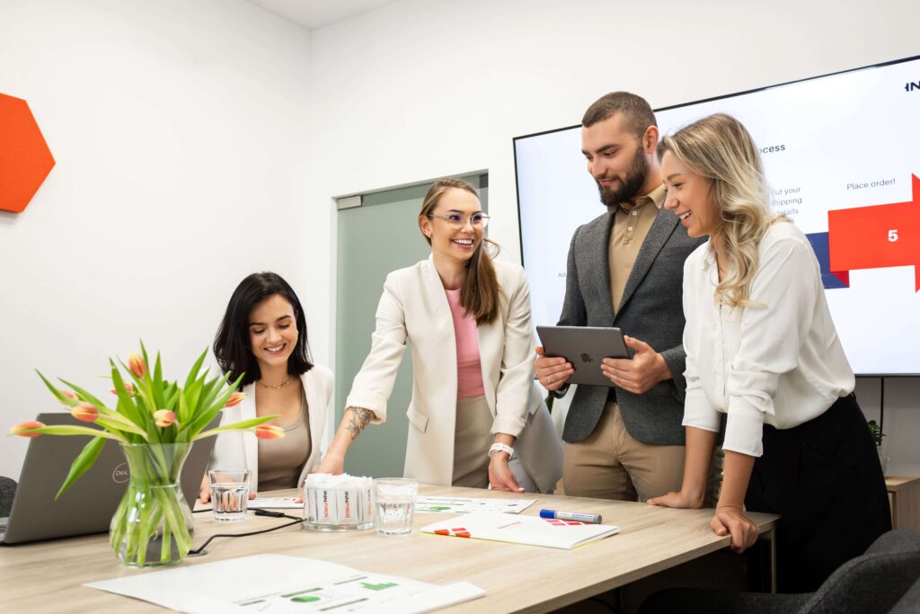 Echipa de suport pentru clienți INNPRO la întâlnire